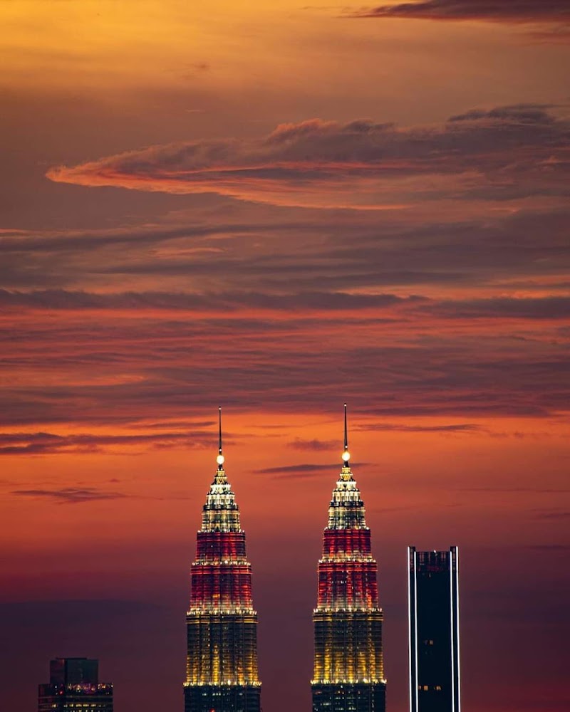 ONE WORLD TRAVEL & TOURS SDN BHD